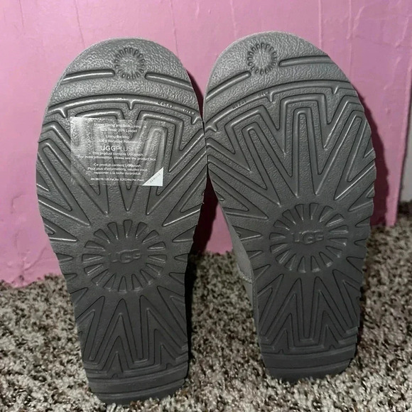 UGG’s W Classic Short II Chopd - Picture 12 of 13